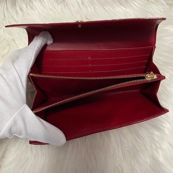 SOLD Beautiful Louis Vuitton Sarah Wallet - Picture 2 of 12